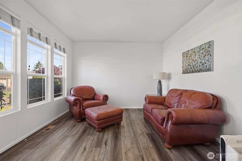 Property photo for 6410 63rd Street W, University Place photo 4
