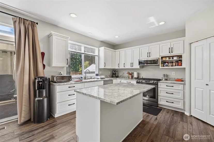Property photo for 6410 63rd Street W, University Place photo 14