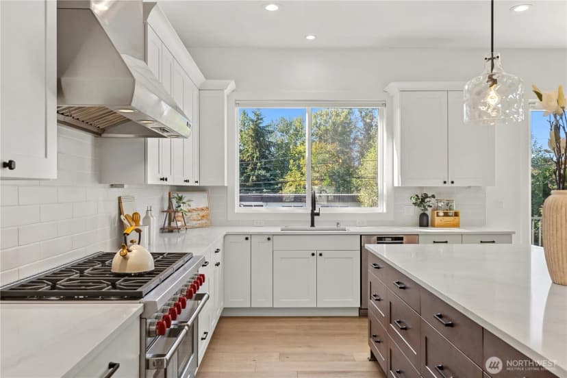 Property photo for 328 Slater Street S, Kirkland photo 18