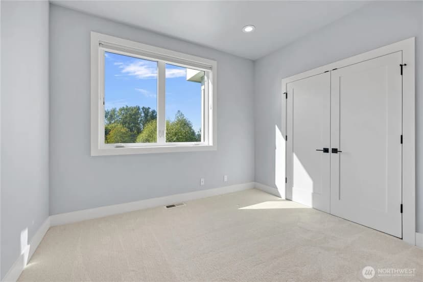 Property photo for 328 Slater Street S, Kirkland photo 34