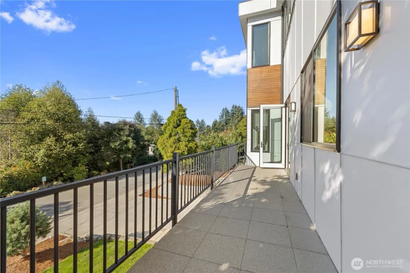 Property photo for 328 Slater Street S, Kirkland photo 14