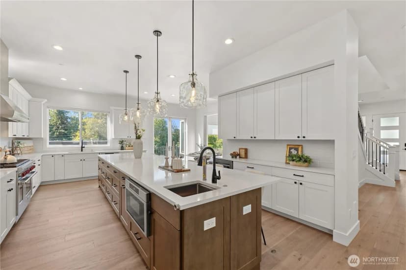 Property photo for 328 Slater Street S, Kirkland photo 17