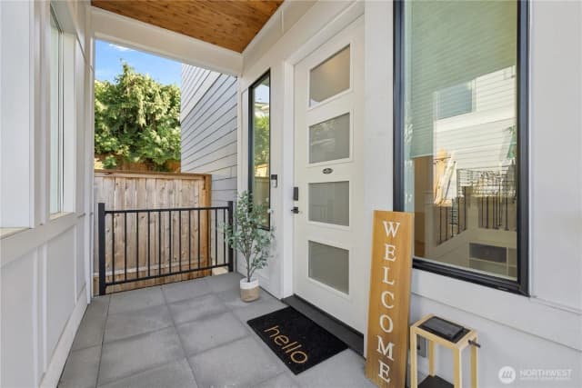 Property photo for 328 Slater Street S, Kirkland photo 3