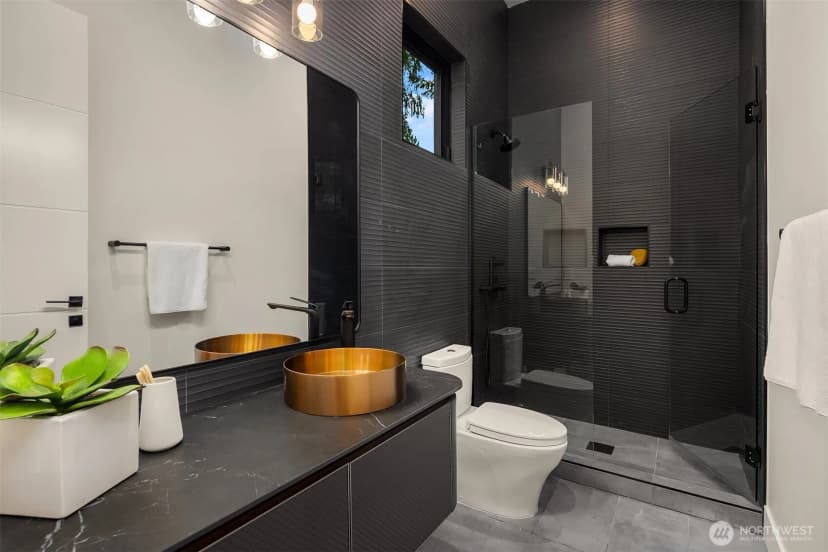 Property photo for 10656 Woodhaven Lane, Bellevue photo 17