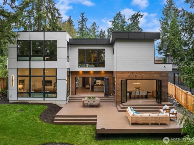 Property photo for 10656 Woodhaven Lane, Bellevue photo 2