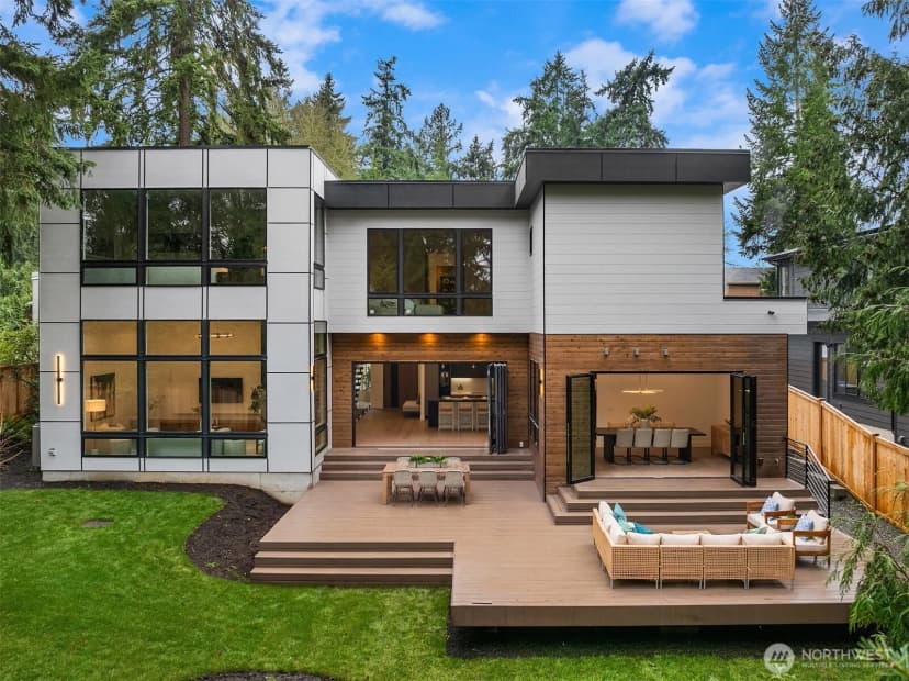 Property photo for 10656 Woodhaven Lane, Bellevue photo 2
