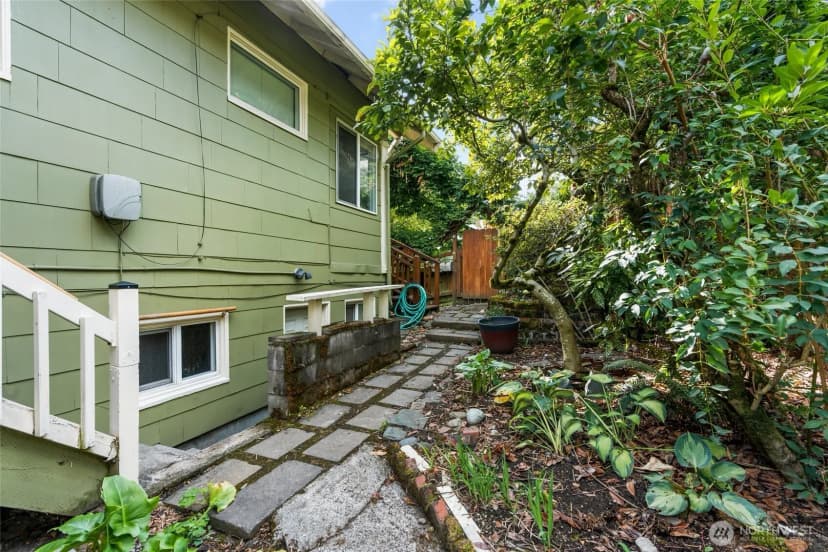 Property photo for 1923 15th Avenue S, Seattle photo 39