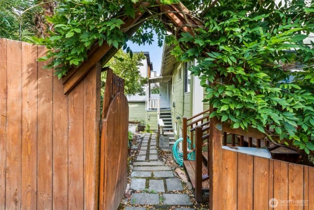 Property photo for 1923 15th Avenue S, Seattle photo 3