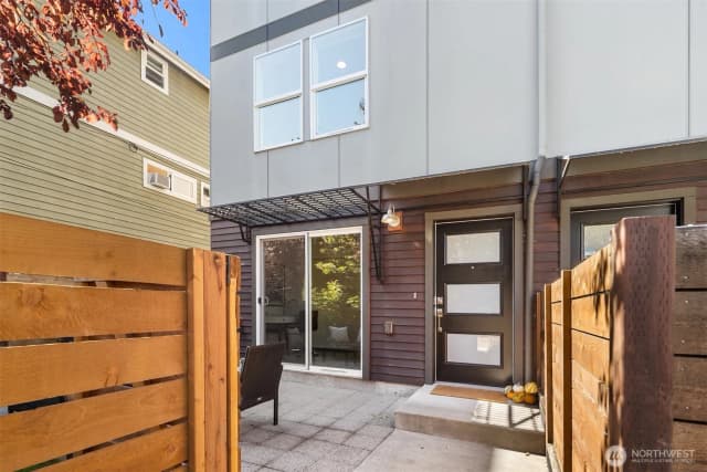 Property photo for 3627 Gilman Avenue W, Seattle photo 2