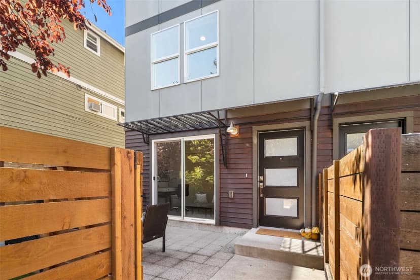 Property photo for 3627 Gilman Avenue W, Seattle photo 2
