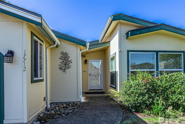 Property photo for 17712 19th Avenue Ct E, Spanaway photo 3