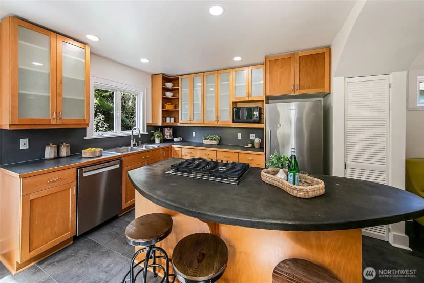 Property photo for 6241 28th Avenue Ne, Seattle photo 11
