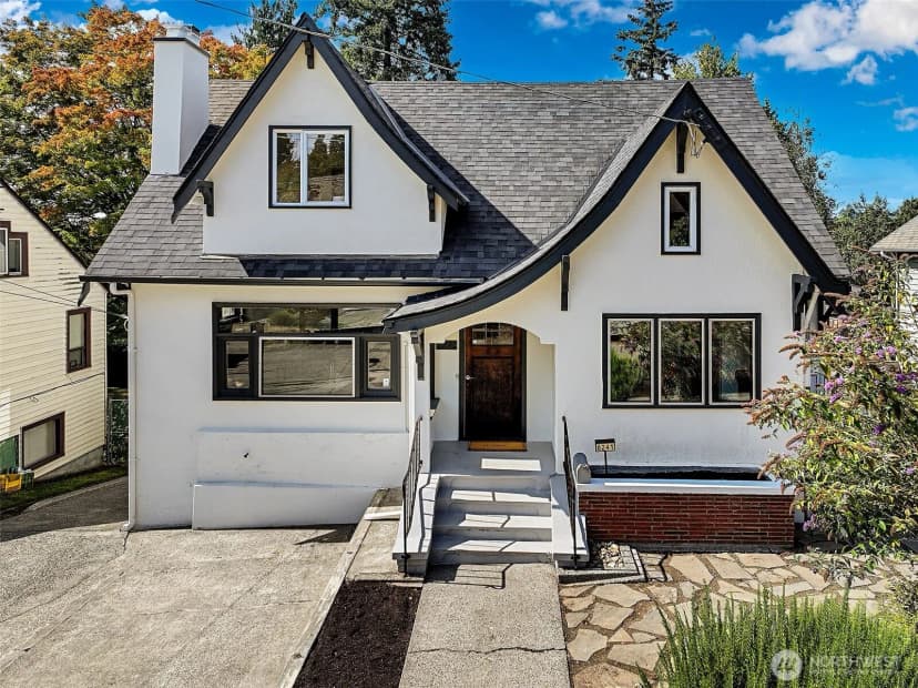 Property photo for 6241 28th Avenue Ne, Seattle photo 2