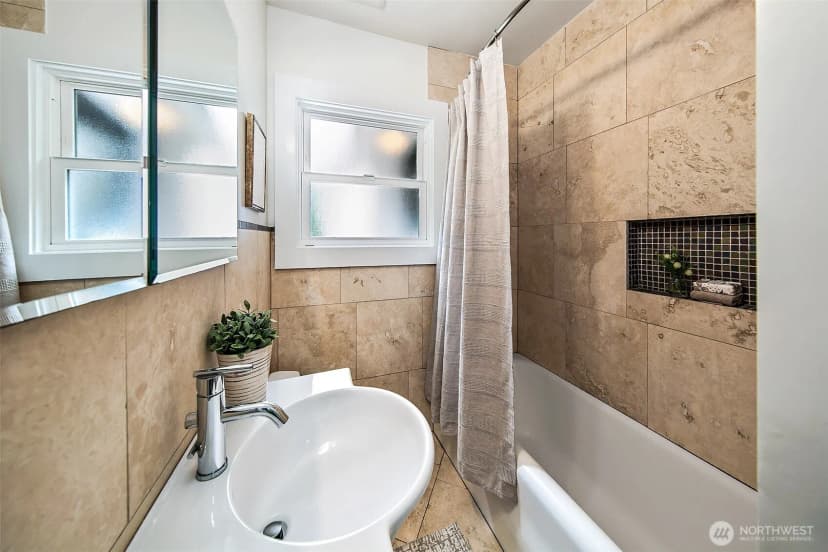 Property photo for 6241 28th Avenue Ne, Seattle photo 16