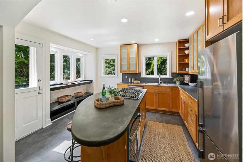 Property photo for 6241 28th Avenue Ne, Seattle photo 13