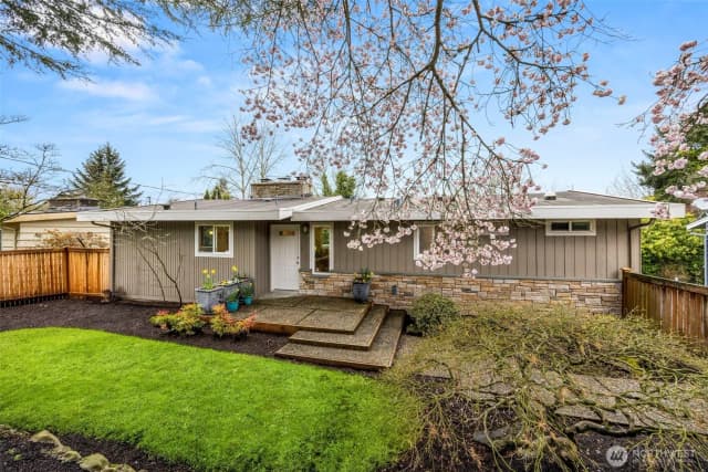 Property photo for 231 105th Avenue Se, Bellevue