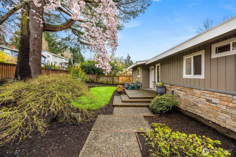 Property photo for 231 105th Avenue Se, Bellevue photo 38