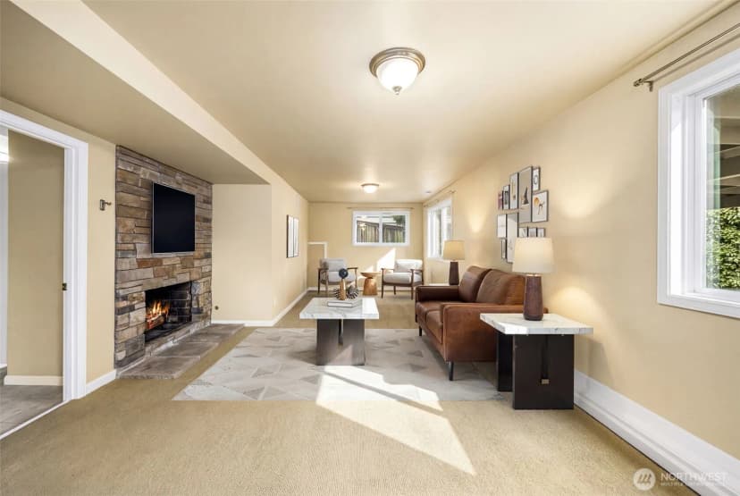 Property photo for 231 105th Avenue Se, Bellevue photo 30