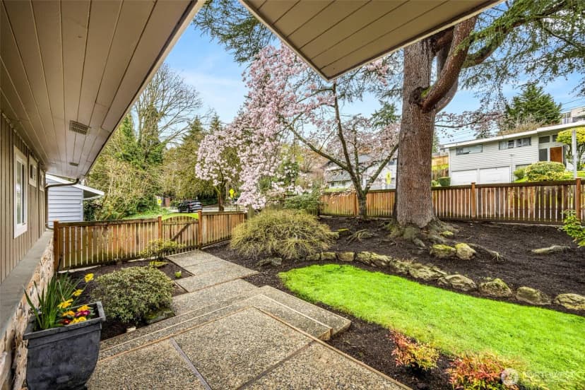 Property photo for 231 105th Avenue Se, Bellevue photo 37