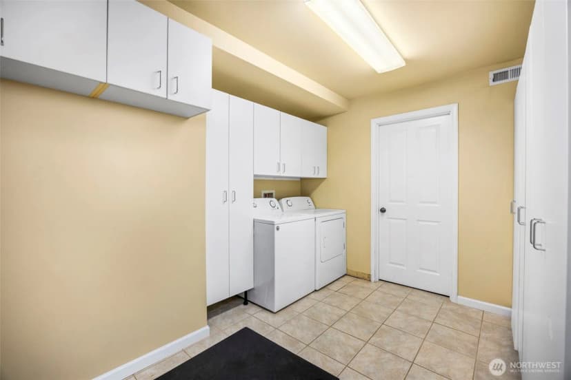 Property photo for 231 105th Avenue Se, Bellevue photo 34