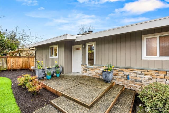 Property photo for 231 105th Avenue Se, Bellevue photo 2