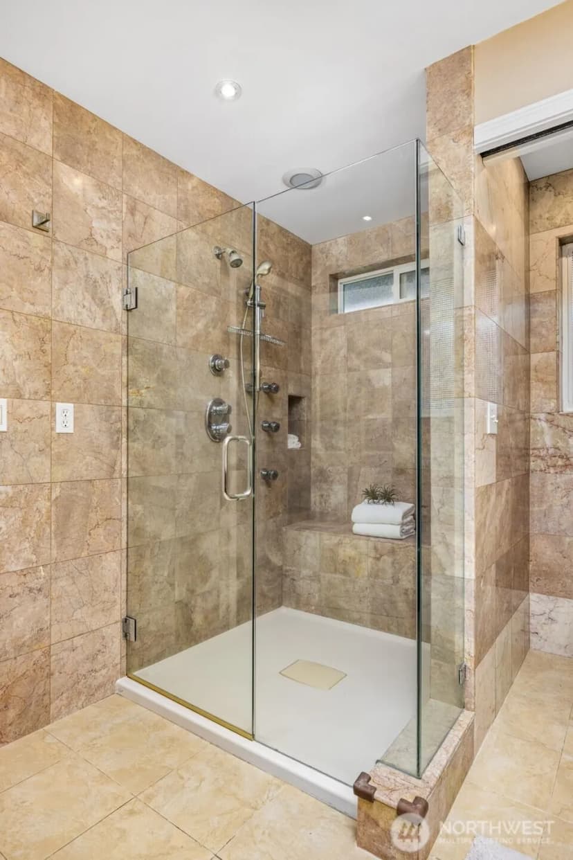 Property photo for 231 105th Avenue Se, Bellevue photo 25