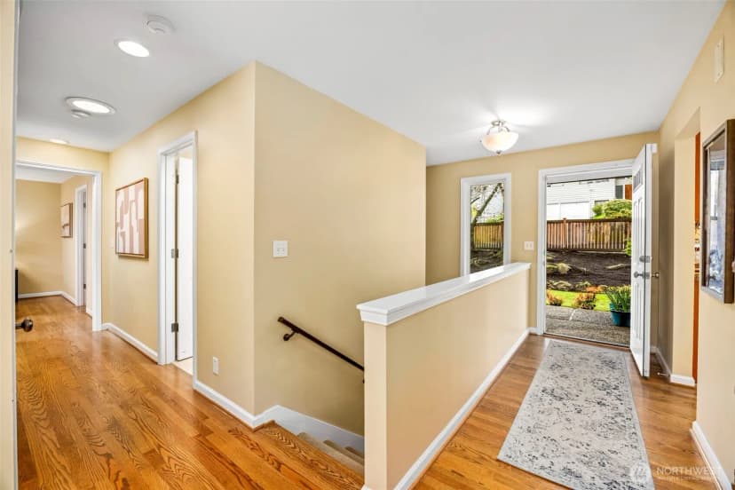 Property photo for 231 105th Avenue Se, Bellevue photo 18