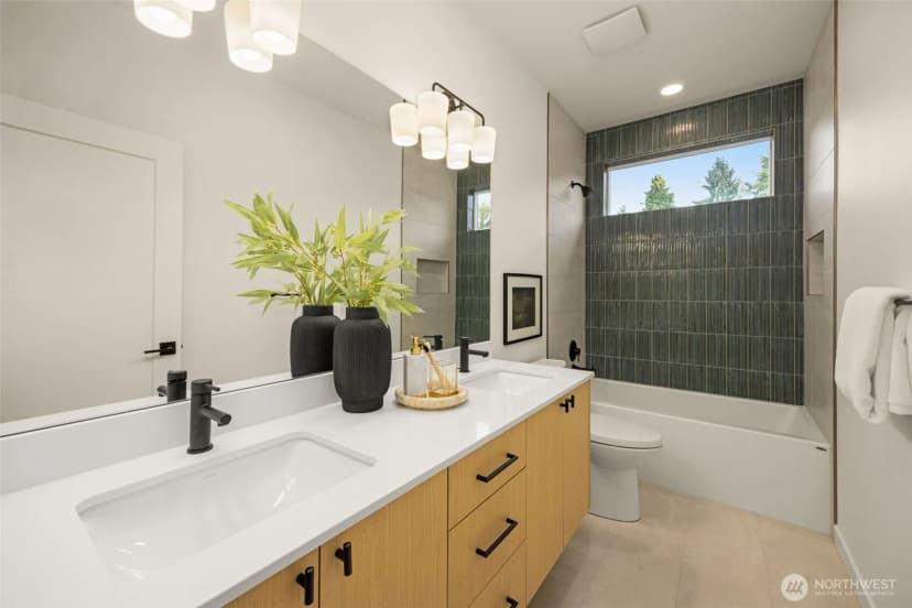 Property photo for 8407 Ne 137th Street, Kirkland photo 23