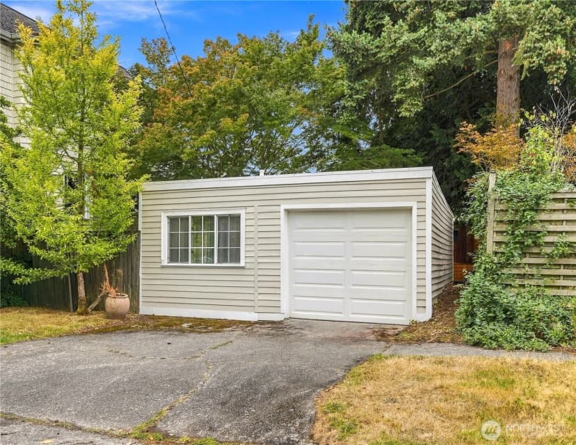 Property photo for 8055 Corliss Avenue N, Seattle photo 27