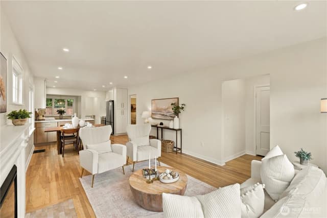 Property photo for 8055 Corliss Avenue N, Seattle photo 4