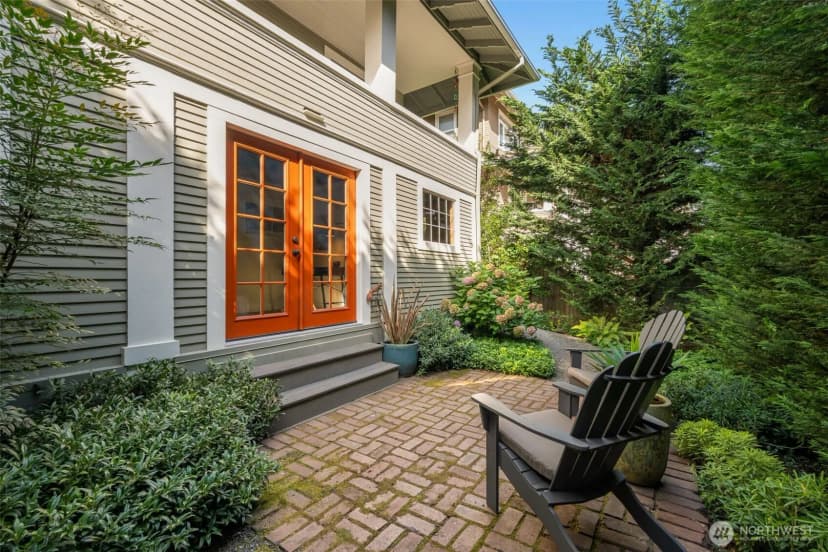 Property photo for 142 30th Avenue S, Seattle photo 4