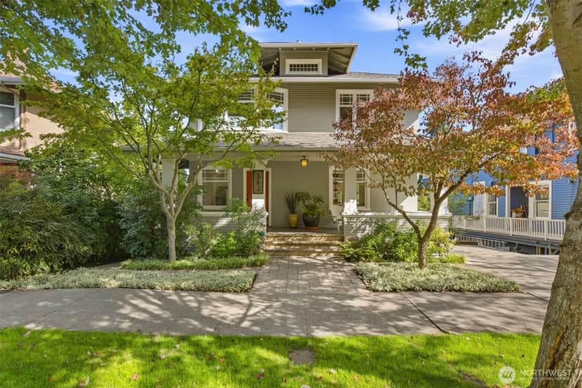 Property photo for 142 30th Avenue S, Seattle photo 2