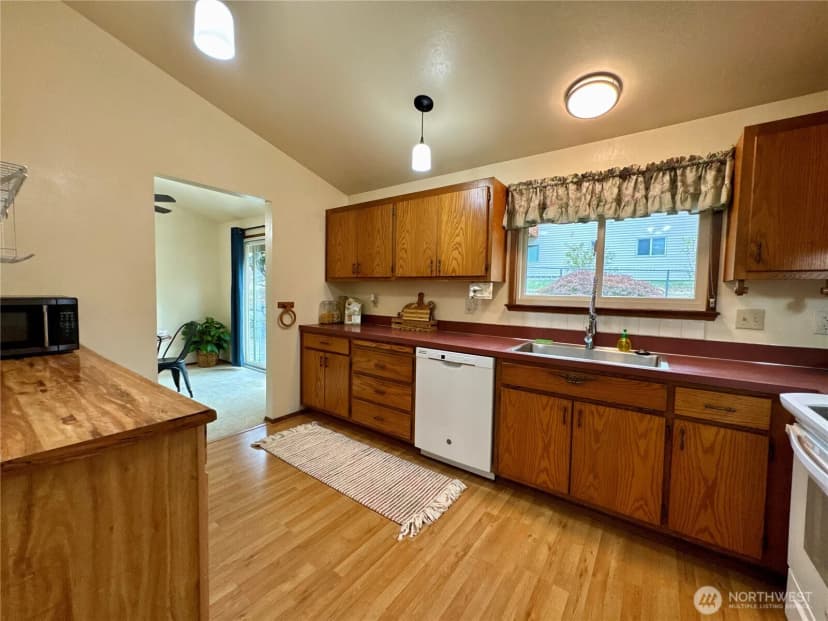 Property photo for 7275 Blackbird Drive Ne, Bremerton photo 6