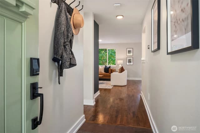 Property photo for 5245 45th Avenue Sw, Seattle photo 2