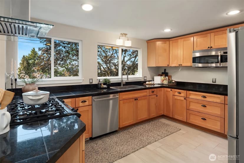 Property photo for 5245 45th Avenue Sw, Seattle photo 14