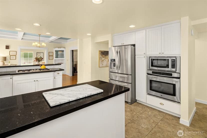 Property photo for 2534 Ne 94th Street, Seattle photo 12
