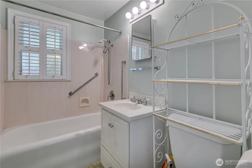 Property photo for 11752 20th Avenue Ne, Seattle photo 17