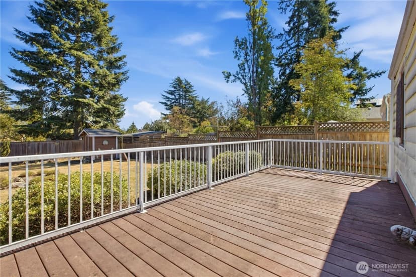 Property photo for 11752 20th Avenue Ne, Seattle photo 2