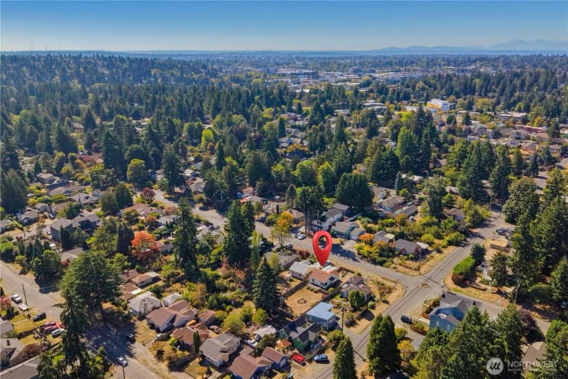 Property photo for 11752 20th Avenue Ne, Seattle photo 28