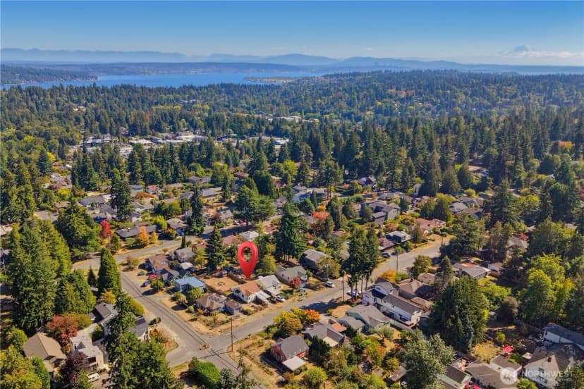 Property photo for 11752 20th Avenue Ne, Seattle photo 27