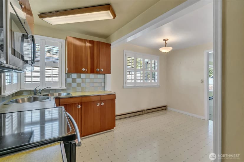 Property photo for 11752 20th Avenue Ne, Seattle photo 12