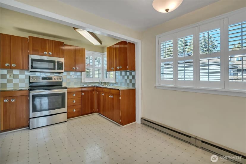 Property photo for 11752 20th Avenue Ne, Seattle photo 10