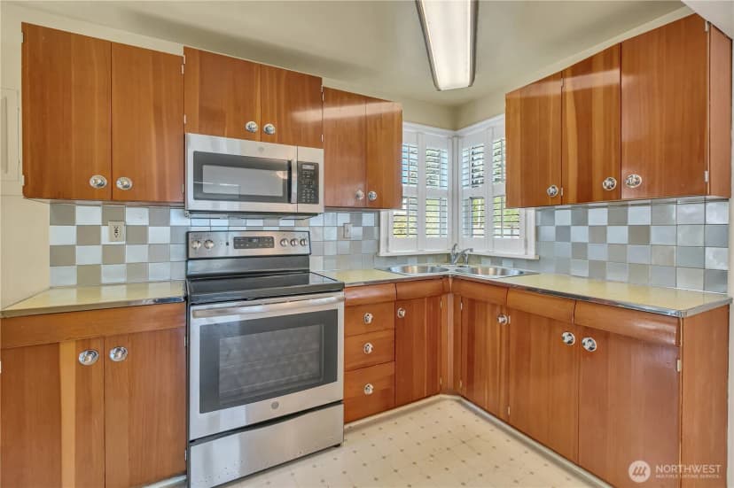 Property photo for 11752 20th Avenue Ne, Seattle photo 11