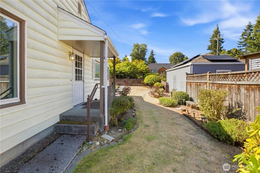 Property photo for 11752 20th Avenue Ne, Seattle photo 21