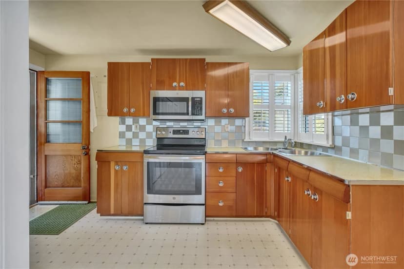 Property photo for 11752 20th Avenue Ne, Seattle photo 9