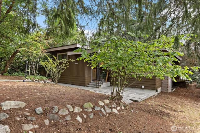 Property photo for 12216 12th Avenue S, Seattle photo 3