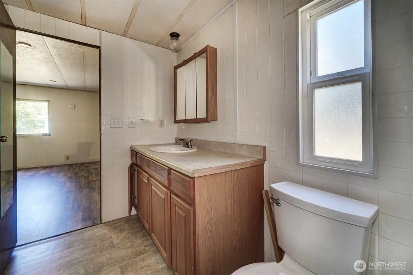 Property photo for 2321 Ne Sylvan Way, Bremerton photo 11