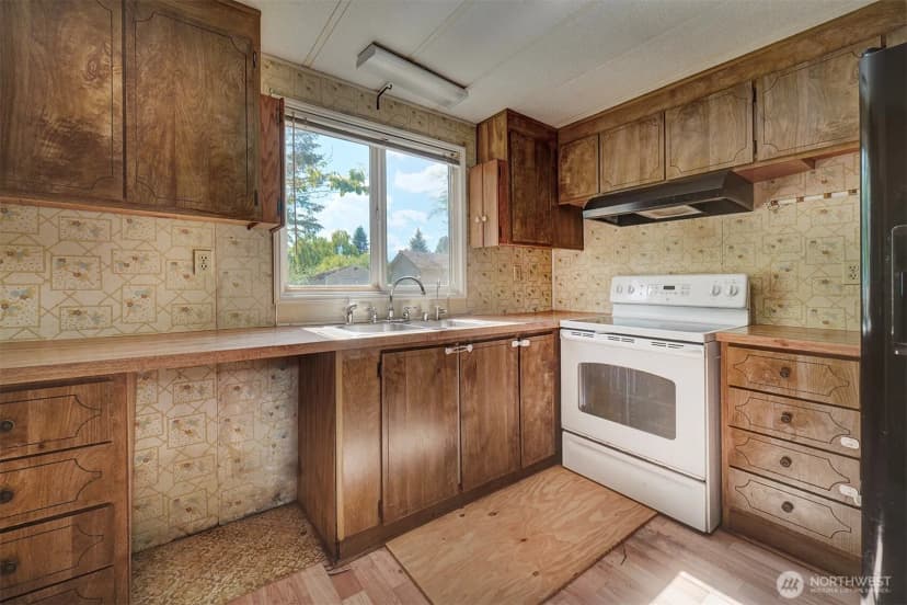 Property photo for 2321 Ne Sylvan Way, Bremerton photo 9