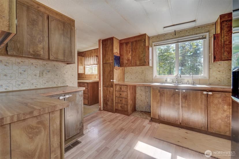 Property photo for 2321 Ne Sylvan Way, Bremerton photo 8