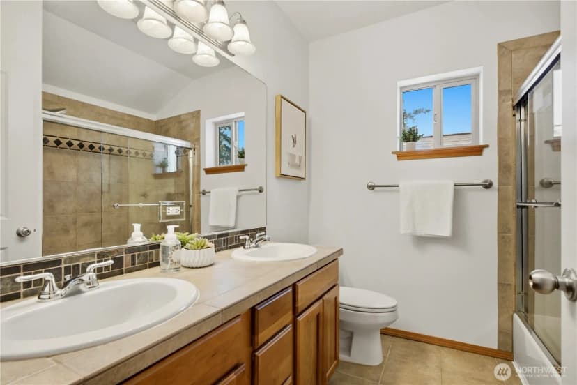 Property photo for 12316 33rd Avenue Ne #c, Seattle photo 18